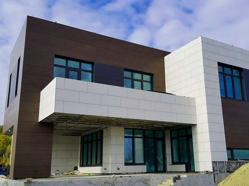 Фасад с облицовкой HPL панелями