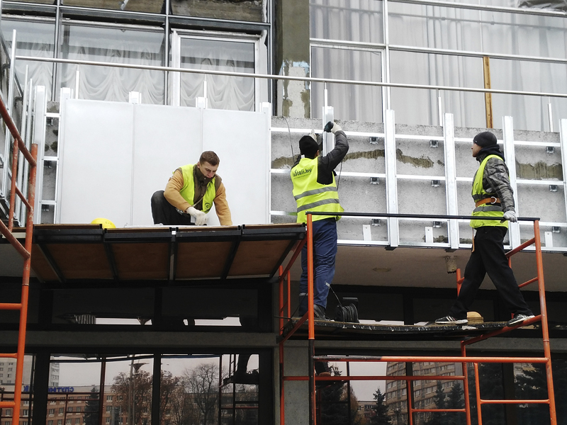 Вентилируемый фасад из металлических кассет